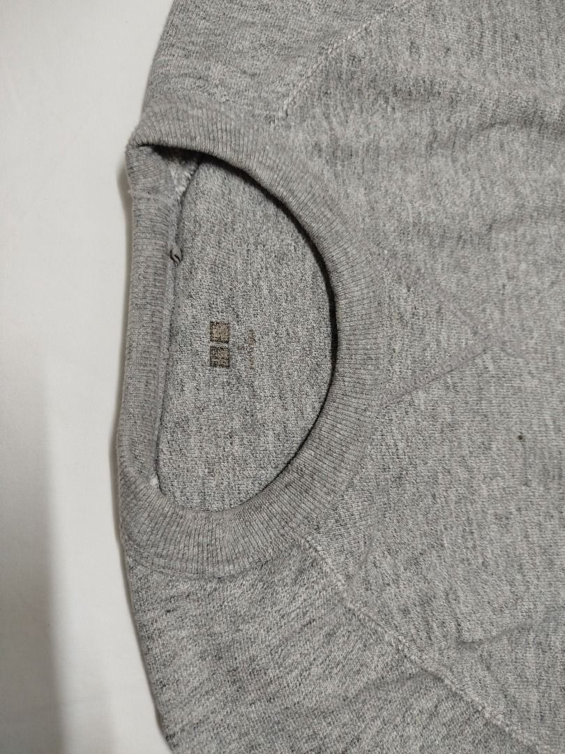 Uniqlo Grey Crewneck Sweatshirt (Category: Coats, Jackets and Outerwear) located in Cavite. Submitted by raxcollection (Listing ID 1468071000, Image 2). Description: Size: S (fits chest 80-88 cm) Material: Comfortable cotton blend with ribbed cuffs and hem Flat Lay Measurements: Width: 19 inches Length: 38 inches sleeve length: 25 inch 🚚 Delivery: Lalamove or J&T 💳 Payment: GCash only 📍 Location: General Trias, Cavite.