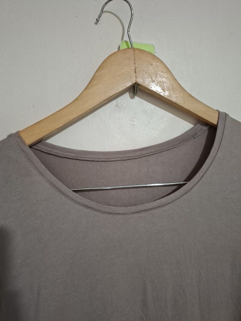 Uniqlo heattech XL (Category: Longsleeves) located in Subic. Submitted by petitecorner22 (Listing ID 1468062871, Image 2). Description: no more haggling please.