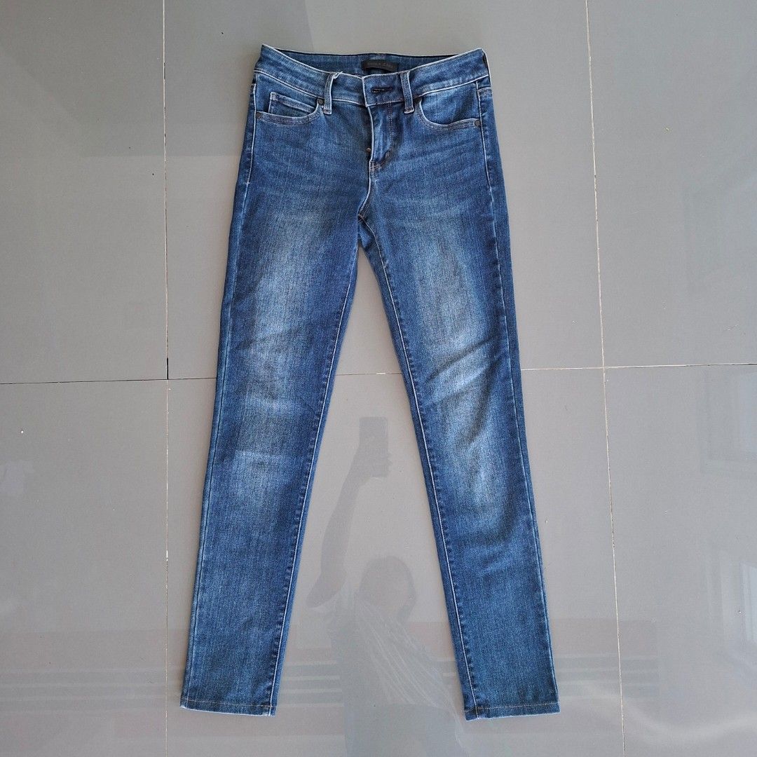 UNIQLO JEANS (Category: Jeans) located in Abucay. Submitted by petiteprettyboutiquev2 (Listing ID 1468115715, Image 1). Description: + SF(J&T).