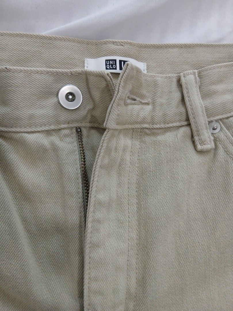 Uniqlo jeans 26 (Category: Jeans) located in Makati City. Submitted by mdelacruz (Listing ID 1468090586, Image 3). Description: - Flat lay measurement of the waist is 14.5 inches - 100% cotton, non-stretch - high waist - Perfect length for 5'4" height - Color is very very light green tint, almost beige.