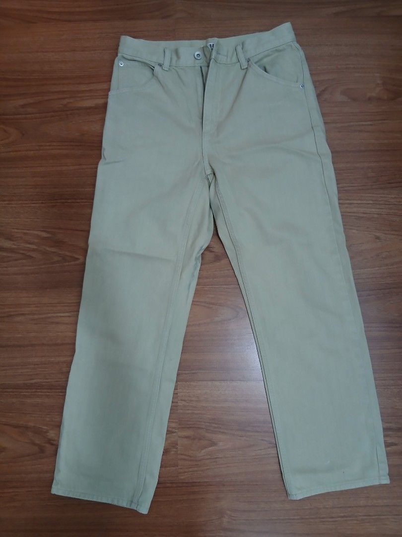 Uniqlo jeans 26 (Category: Jeans) located in Makati City. Submitted by mdelacruz (Listing ID 1468090586, Image 2). Description: - Flat lay measurement of the waist is 14.5 inches - 100% cotton, non-stretch - high waist - Perfect length for 5'4" height - Color is very very light green tint, almost beige.