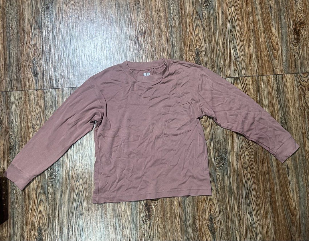 Uniqlo kids longsleeve (Category: Babies & Kids Fashion) located in San Jose del Monte. Submitted by senorita_wella (Listing ID 1468081071, Image 2). Description: Can fit to 6-7 years old.