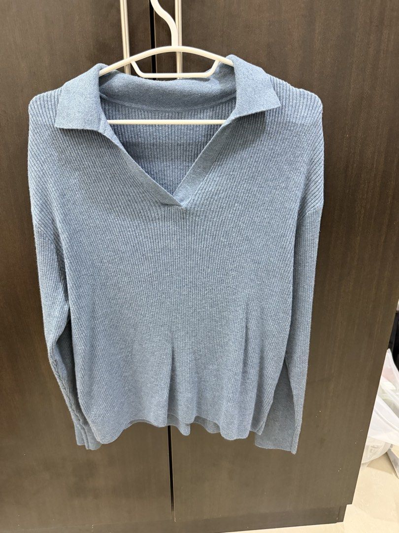 Uniqlo Knit (Category: Longsleeves) located in Mandaluyong City. Submitted by mry.mry (Listing ID 1468278032, Image 1). Description: .