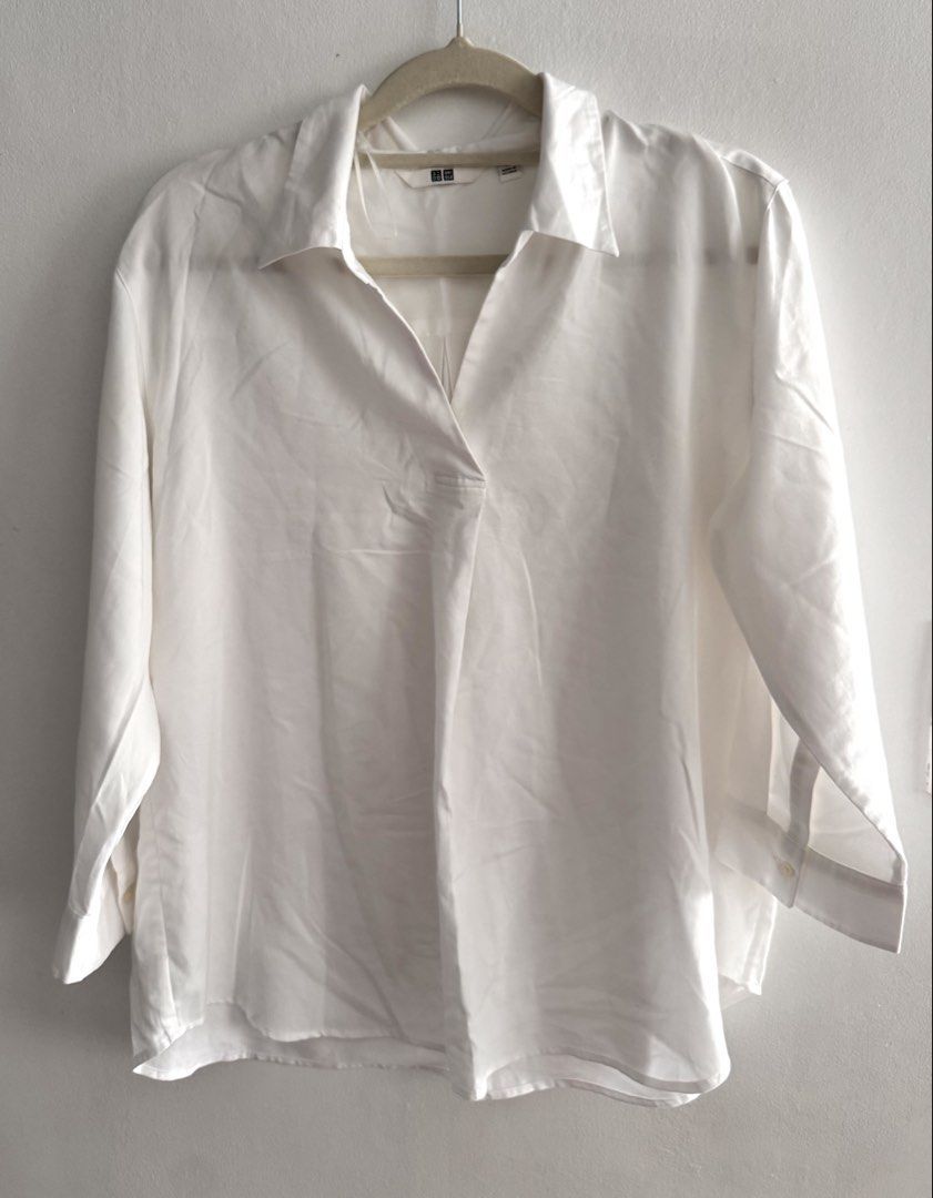 Uniqlo Long Sleeve (Medium) (Category: Longsleeves) located in Paranaque City. Submitted by simplylizzy (Listing ID 1468079940, Image 1). Description: never been used, good as new.
