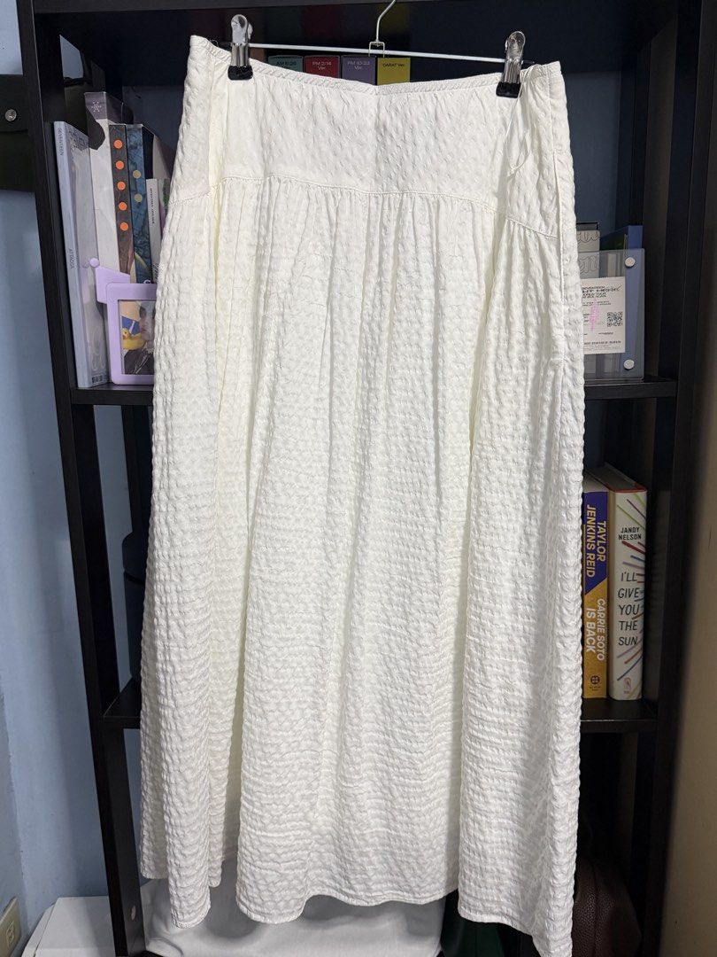 Uniqlo Maxi Skirt (Category: Skirts) located in Manila. Submitted by zxcvbnmsof (Listing ID 1468212051, Image 1). Description: - Brand: Uniqlo - Color: White - Style: Textured midi/maxi skirt with a gathered tiered design - Fabric: Lightweight with a subtle crinkle pattern - Waistband: Elastic with comfortable stretch - Condition: Well-maintained and ready to wear - Versatile piece, easy to pair with basic tops or blouses.