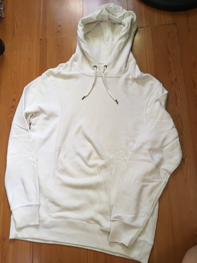 Uniqlo pullover hoodie (Category: Activewear) located in San Juan City. Submitted by sashoppeepipi (Listing ID 1468060343, Image 2). Description: .