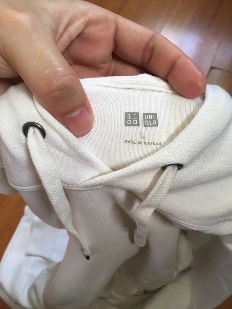 Uniqlo pullover hoodie (Category: Activewear) located in San Juan City. Submitted by sashoppeepipi (Listing ID 1468060343, Image 3). Description: .