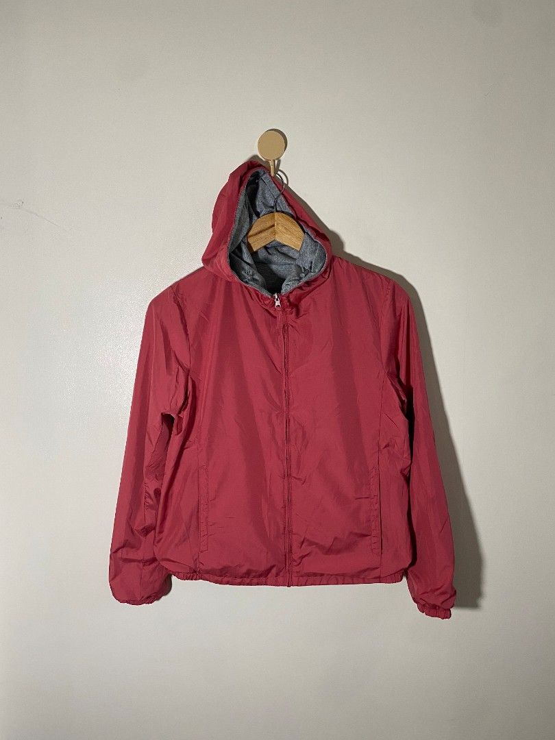 Uniqlo Reversible Jacket - Medium (Category: Coats, Jackets and Outerwear) located in Abucay. Submitted by jamesnike21 (Listing ID 1468196686, Image 1). Description: 📌Uniqlo Reversible Jacket 📌excellent condition 📌size med on tag 📌width 18' 📌length 22' 📌Slightly wrinkled due to storage 👍 📌The color of the product may differ from actual color depending on the type, condition of the display, surrounding light and other factors. 👍 📌For neg