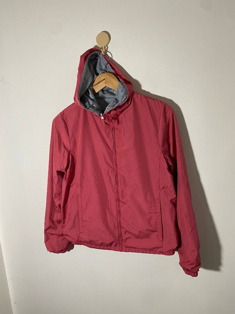 Uniqlo Reversible Jacket - Medium (Category: Coats, Jackets and Outerwear) located in Abucay. Submitted by jamesnike21 (Listing ID 1468196686, Image 3). Description: 📌Uniqlo Reversible Jacket 📌excellent condition 📌size med on tag 📌width 18' 📌length 22' 📌Slightly wrinkled due to storage 👍 📌The color of the product may differ from actual color depending on the type, condition of the display, surrounding light and other factors. 👍 📌For neg