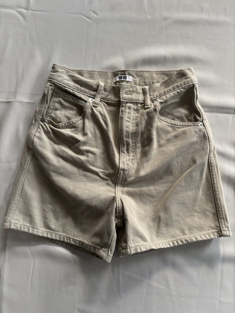 UNIQLO SHORTS (Category: Shorts) located in Bulacan. Submitted by kennyfindss (Listing ID 1468118135, Image 1). Description: W: 26–27” L: 14.5–15” Color Rate: 10/10 Condition: Good Condition Issues: None Fabric/Material: Cotton DM TO PURCHASE .