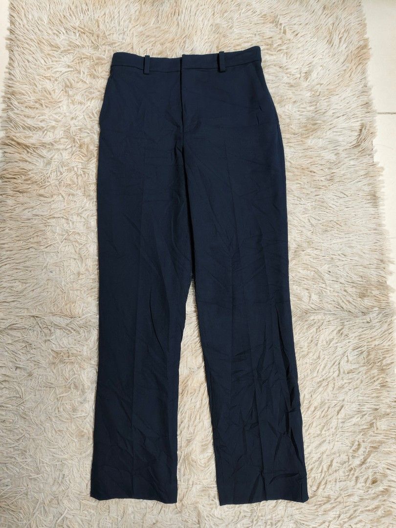 Uniqlo Smart Ankle Pants (Category: Other Bottoms) located in Angeles City. Submitted by miss_independent01 (Listing ID 1468081818, Image 2). Description: Uniqlo Smart Ankle Pants Color: Navy Width: 13 (Small on tag) Length: 35 MOP: Gcash ✅ Mine Now, Pay Now ✅ First to Pay, Gets the Item 📍 PAMPANGA Courier: JnT 🚚🚚 PM 💌.