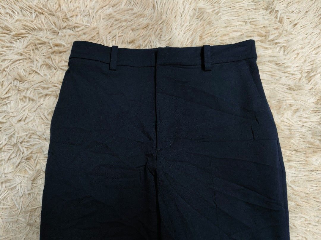 Uniqlo Smart Ankle Pants (Category: Other Bottoms) located in Angeles City. Submitted by miss_independent01 (Listing ID 1468081818, Image 3). Description: Uniqlo Smart Ankle Pants Color: Navy Width: 13 (Small on tag) Length: 35 MOP: Gcash ✅ Mine Now, Pay Now ✅ First to Pay, Gets the Item 📍 PAMPANGA Courier: JnT 🚚🚚 PM 💌.