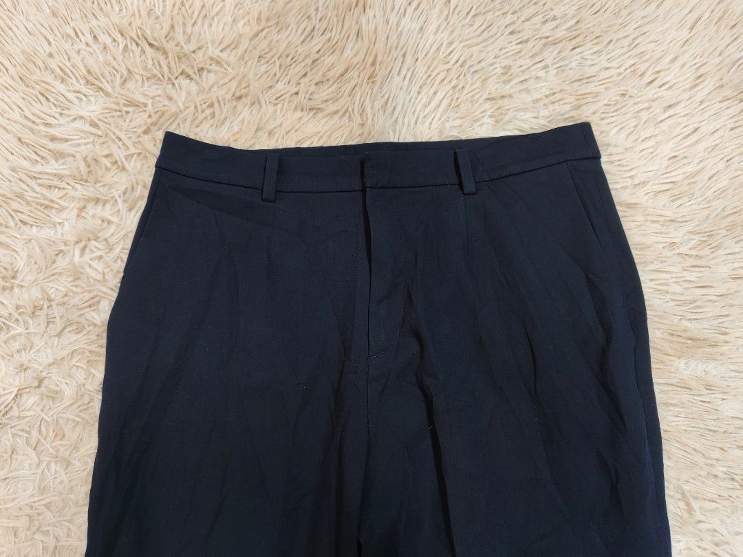 Uniqlo Smart Ankle Pants (Category: Other Bottoms) located in Angeles City. Submitted by miss_independent01 (Listing ID 1468102610, Image 3). Description: Uniqlo Smart Ankle Pants Color: Navy Width: 15 (Large on tag) Length: 35.5 MOP: Gcash ✅ Mine Now, Pay Now ✅ First to Pay, Gets the Item 📍 PAMPANGA Courier: JnT 🚚🚚 PM 💌.