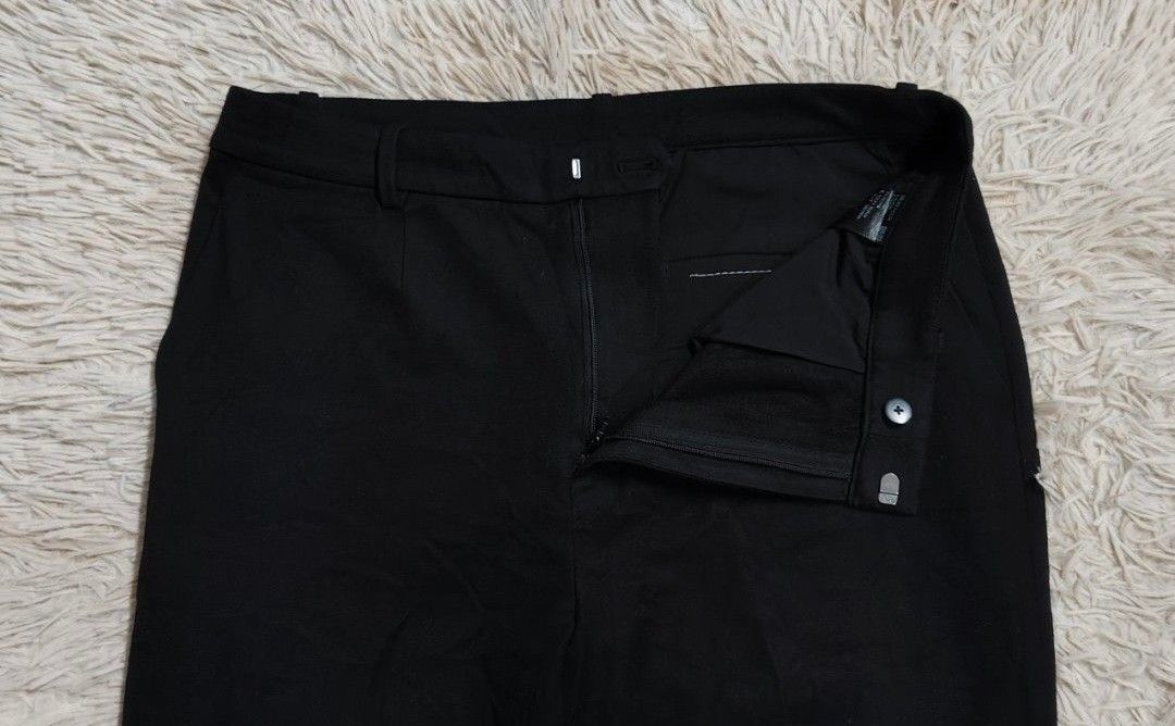 Uniqlo Smart Ankle Pants (Category: Other Bottoms) located in Angeles City. Submitted by miss_independent01 (Listing ID 1468140646, Image 3). Description: Uniqlo Smart Ankle Pants Color: Black Width: 13.5 (Medium on tag) Length: 35 MOP: Gcash ✅ Mine Now, Pay Now ✅ First to Pay, Gets the Item 📍 PAMPANGA Courier: JnT 🚚🚚 PM 💌.