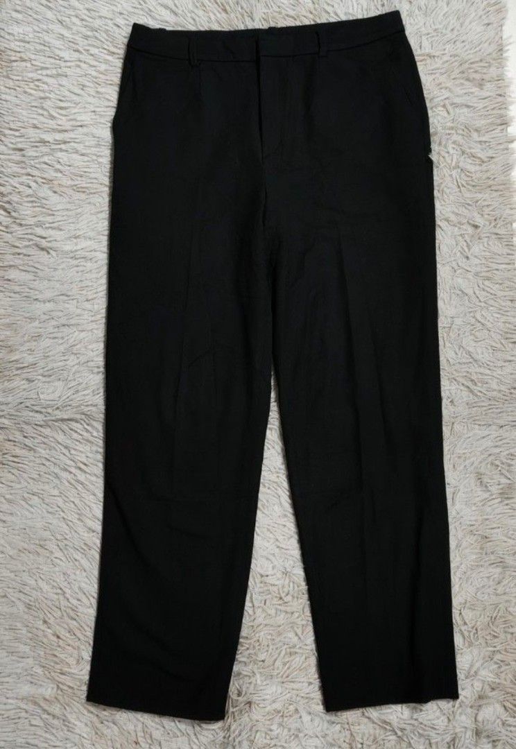 Uniqlo Smart Ankle Pants (Category: Other Bottoms) located in Angeles City. Submitted by miss_independent01 (Listing ID 1468140646, Image 2). Description: Uniqlo Smart Ankle Pants Color: Black Width: 13.5 (Medium on tag) Length: 35 MOP: Gcash ✅ Mine Now, Pay Now ✅ First to Pay, Gets the Item 📍 PAMPANGA Courier: JnT 🚚🚚 PM 💌.