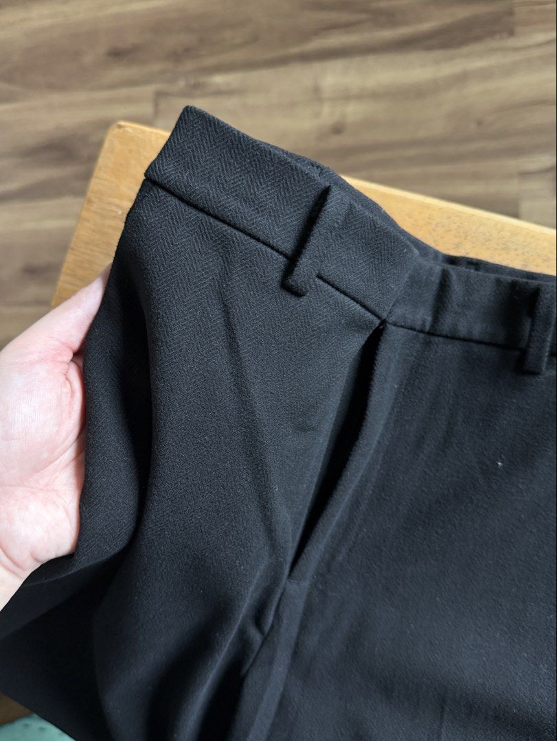Uniqlo Smart Ankle Pants (Category: Other Bottoms) located in Quezon City. Submitted by declutterbelle_lemon (Listing ID 1468221687, Image 3). Description: .