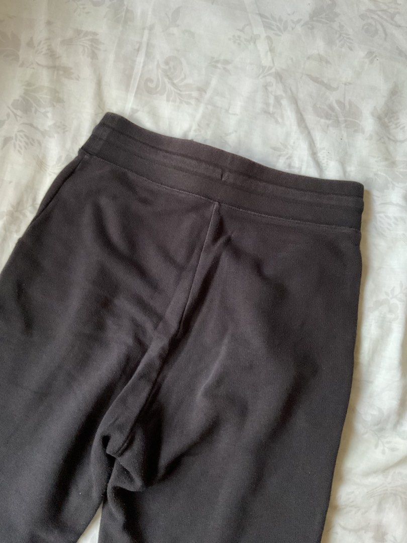 Uniqlo Sweatpants Joggers (Category: Other Bottoms) located in Iloilo. Submitted by vanfits (Listing ID 1468103264, Image 3). Description: - Brand: Uniqlo - Condition: Brand new with tags attached - Size: Small (S) - Color: Charcoal Grey - Material: Comfortable blend fabric (Made in Indonesia) - Features: Drawstring waist, two side pockets, and ribbed cuffs at the ankles - Best for: Casual wear or lounging at home.