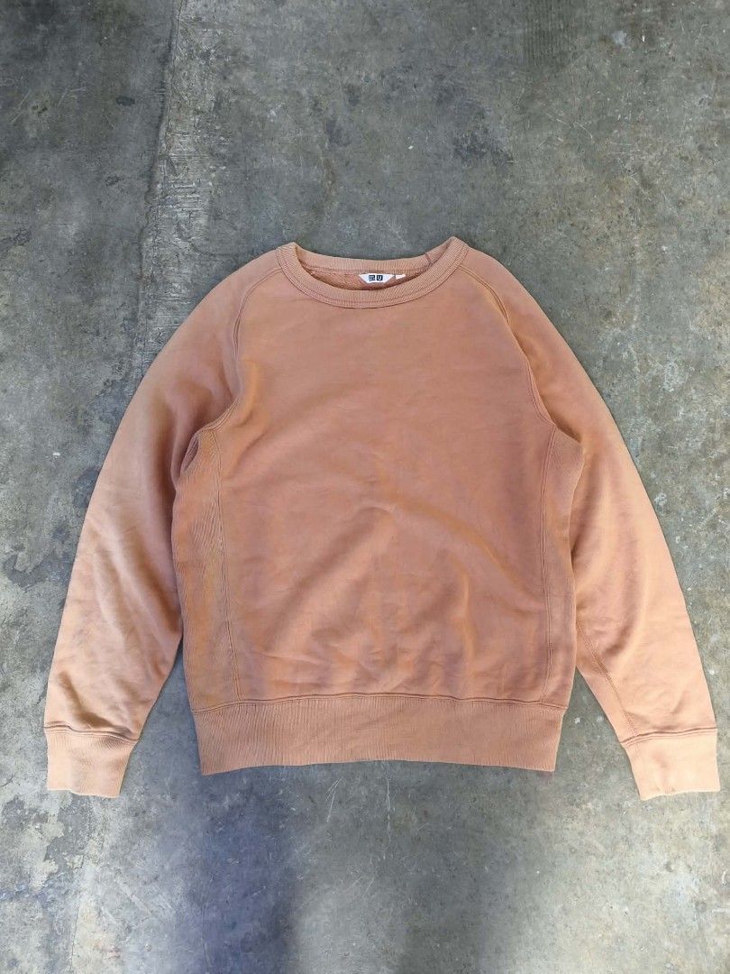 Uniqlo Sweatshirt (Category: Activewear) located in Leyte. Submitted by .rytf2 (Listing ID 1468282179, Image 1). Description: .