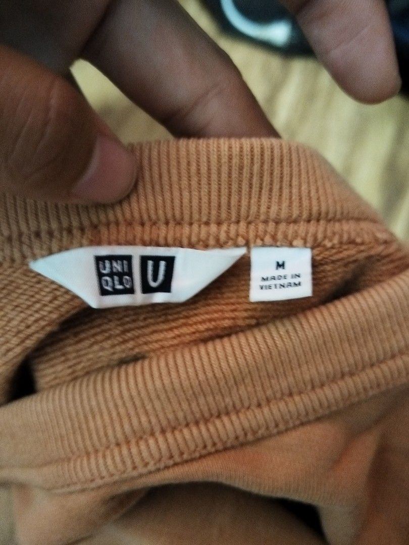 Uniqlo Sweatshirt (Category: Activewear) located in Leyte. Submitted by .rytf2 (Listing ID 1468282179, Image 2). Description: .