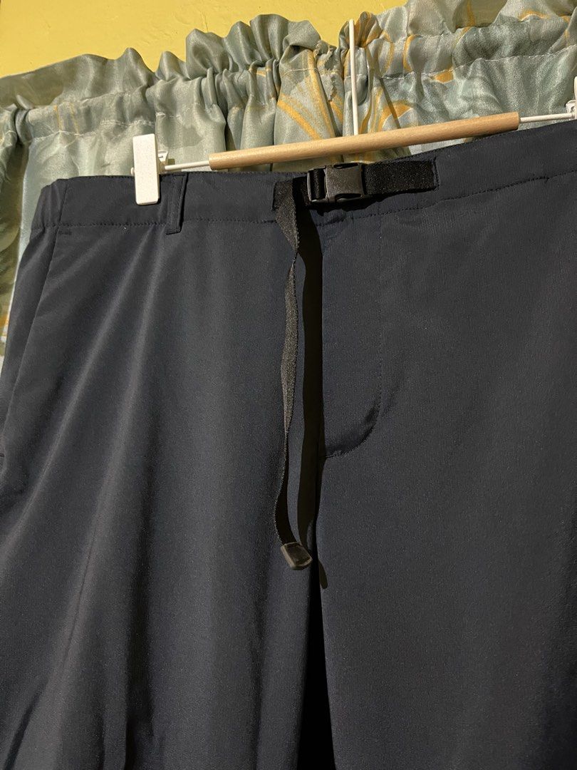 Uniqlo technical or utility trousers (Category: Trousers) located in Bacolod City. Submitted by jem111111 (Listing ID 1468186540, Image 2). Description: GOOD AS NEW CONDITION NO ISSUE/FLAWS SIZE XL ON TAG ORIGINAL WAIST 30-36 LENGTH 35.
