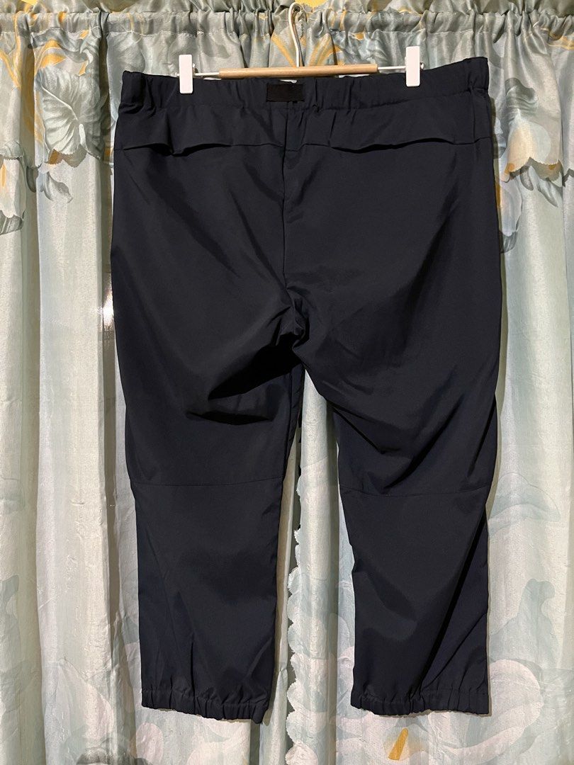 Uniqlo technical or utility trousers (Category: Trousers) located in Bacolod City. Submitted by jem111111 (Listing ID 1468186540, Image 3). Description: GOOD AS NEW CONDITION NO ISSUE/FLAWS SIZE XL ON TAG ORIGINAL WAIST 30-36 LENGTH 35.