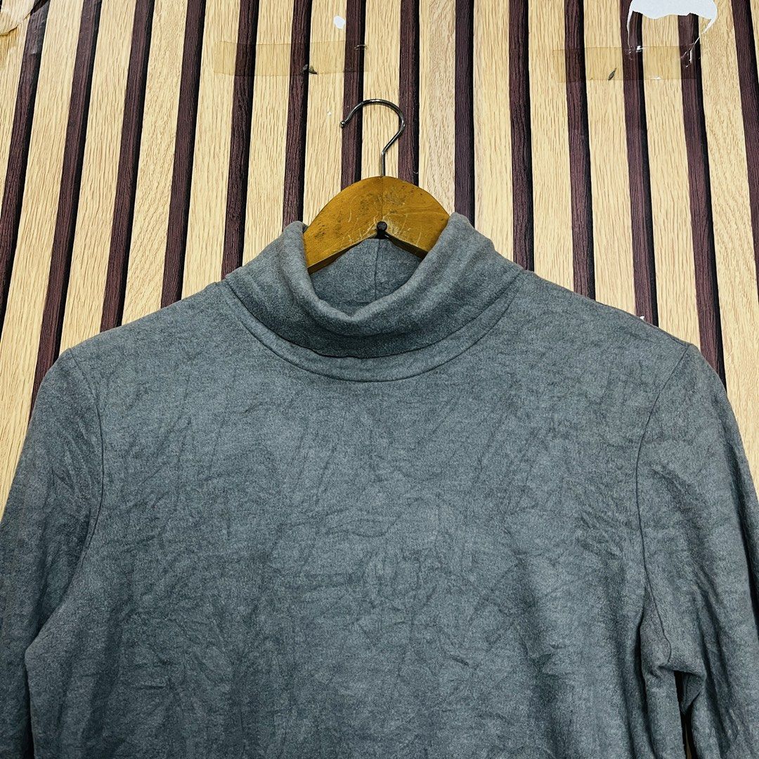 UNIQLO HEATTECH THERMAL INNERWEAR Academia Girl Grunge Y2K RETRO SWEATER TURTLENECK GREY LARGE 20x25 (Category: Coats, Jackets and Outerwear) located in Dasmarinas. Submitted by yg_supplies (Listing ID 1468130462, Image 3). Description: > PRE-LOVED / NEEDS WASHING. NO OTHER ISSUES. UNIQLO HEATTECH THERMAL INNERWEAR Academia Girl Grunge Y2K RETRO SWEATER TURTLENECK GREY LARGE 20x25 #UniqloPH #HeattechPH #MinimalistAesthetic #CasualStyle #VintageAe