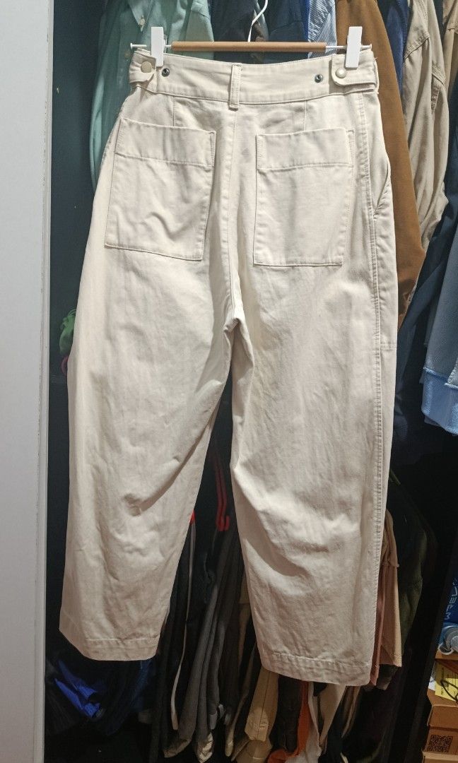 Uniqlo U snap button pants (Category: Other Bottoms) located in Jaen. Submitted by vinzyrus217291 (Listing ID 1468187023, Image 2). Description: Uniqlo U snap button pants W26-28 (adjustable) L37 Nueva ecija location 📍 can do meetups or shipping via jnt.