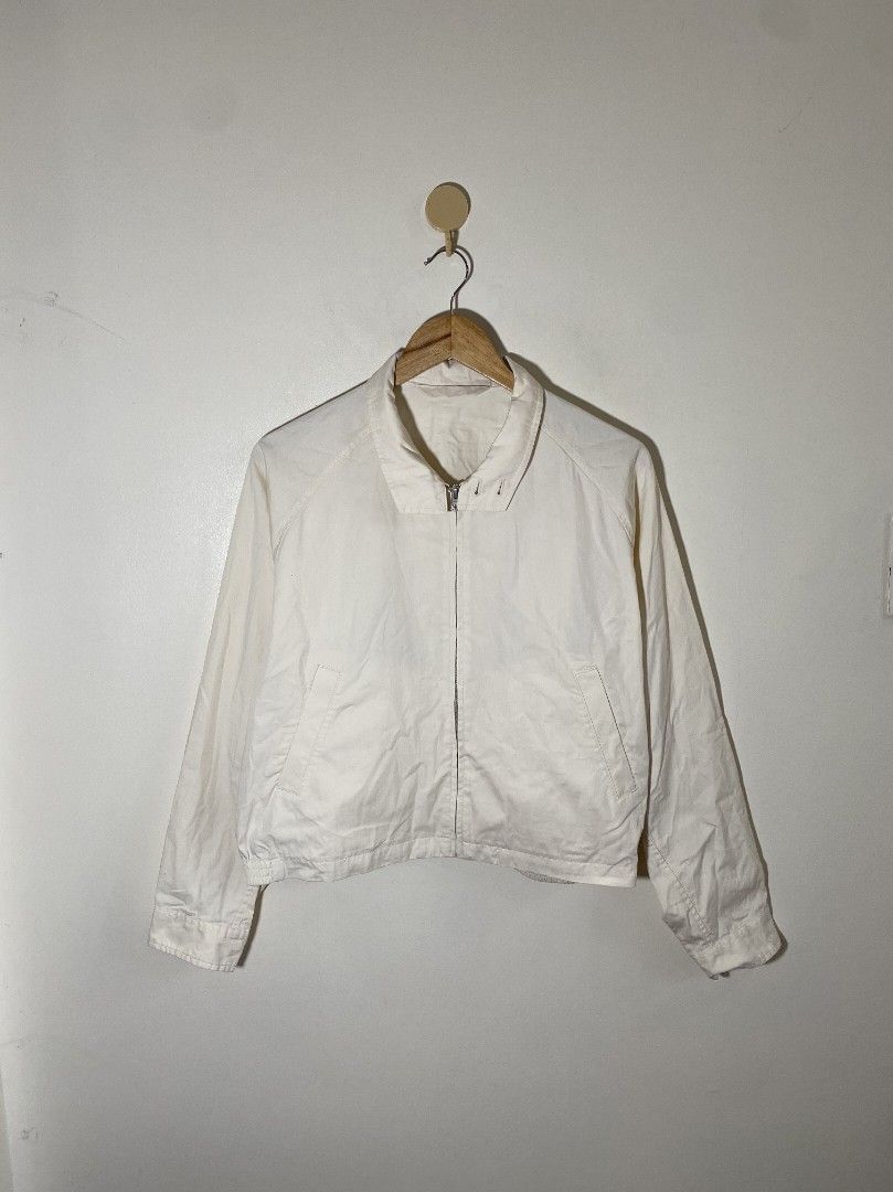 Uniqlo U Stand Collar Cropped Jacket (Category: Coats, Jackets and Outerwear) located in Abucay. Submitted by jamesnike21 (Listing ID 1468197317, Image 3). Description: 📌Uniqlo U 📌like new condition 📌size large on tag 📌width 23' 📌length 21' 📌Slightly wrinkled due to storage 👍 📌The color of the product may differ from actual color depending on the type, condition of the display, surrounding light and other factors. 👍 📌For negotiations, s
