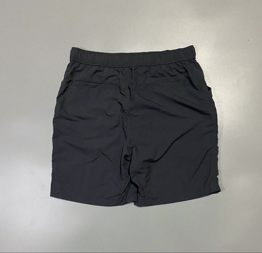 Uniqlo Utility Short (Category: Activewear) located in Jamindan. Submitted by suecyyythrift (Listing ID 1468235257, Image 2). Description: Uniqlo Utility Short (Dark Gray) 76-84cm 32 Waist 20 Length 12 Hem Like new No Flaws .