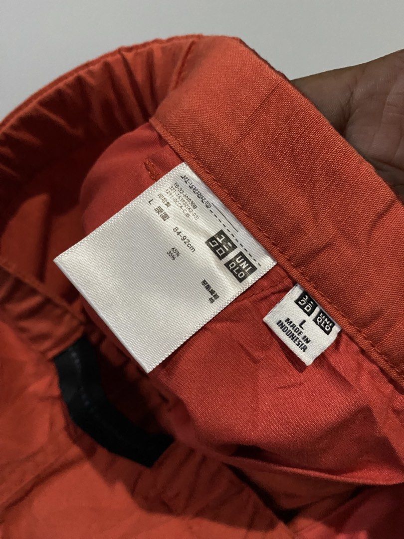 Uniqlo Utility Short (Category: Activewear) located in Jamindan. Submitted by suecyyythrift (Listing ID 1468235431, Image 3). Description: Uniqlo Utility Short 84-92cm 34 Waist 20 Length 11 Hem.