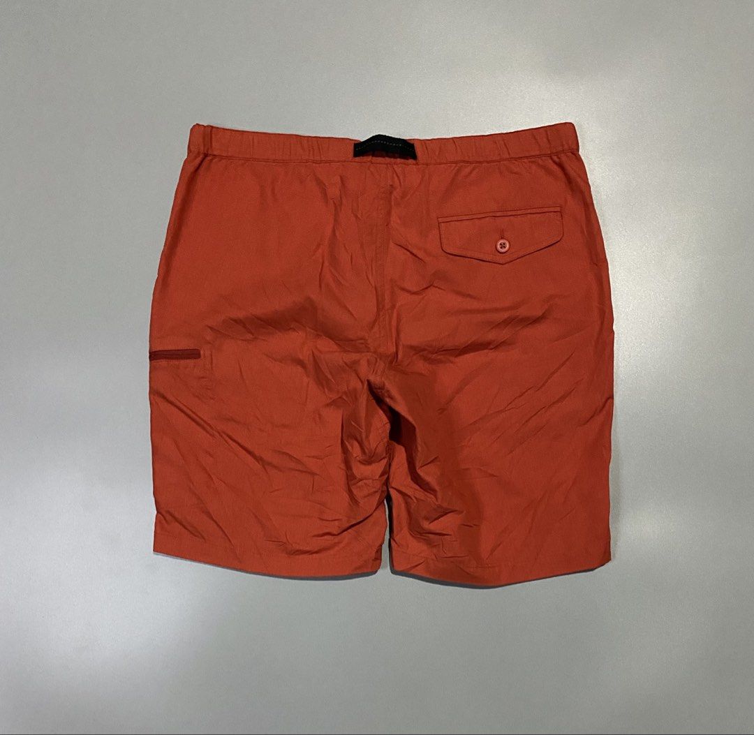Uniqlo Utility Short (Category: Activewear) located in Jamindan. Submitted by suecyyythrift (Listing ID 1468235431, Image 2). Description: Uniqlo Utility Short 84-92cm 34 Waist 20 Length 11 Hem.