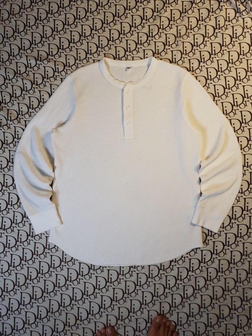 Uniqlo waffle Henley (Category: Coats, Jackets and Outerwear) located in San Fernando. Submitted by retro.district. (Listing ID 1468127412, Image 1). Description: - Uniqlo waffle Henley - Size: Large - Condition: Excellent - No issue.