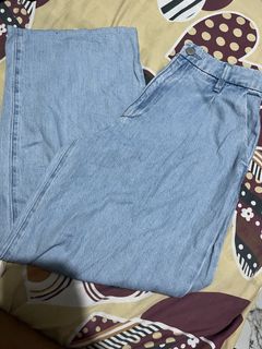 (Category: ) located in . Submitted by moreonuniqlo (Listing ID 1468128065, Image 1). Description: .