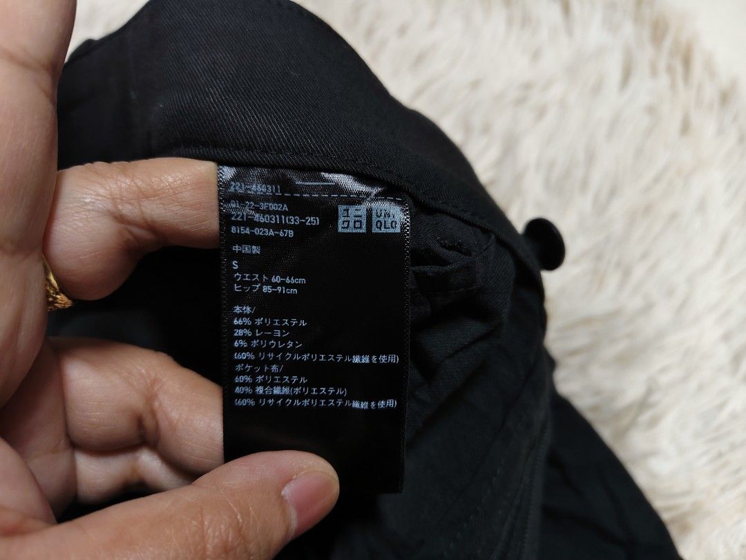 Uniqlo Wide Pleated Pants (Category: Other Bottoms) located in Angeles City. Submitted by miss_independent01 (Listing ID 1468100232, Image 3). Description: Uniqlo Wide Pleated Pants Color: Black Width: 13 (Small on tag) Length: 37.5 MOP: Gcash ✅ Mine Now, Pay Now ✅ First to Pay, Gets the Item 📍 PAMPANGA Courier: JnT 🚚🚚 PM 💌.