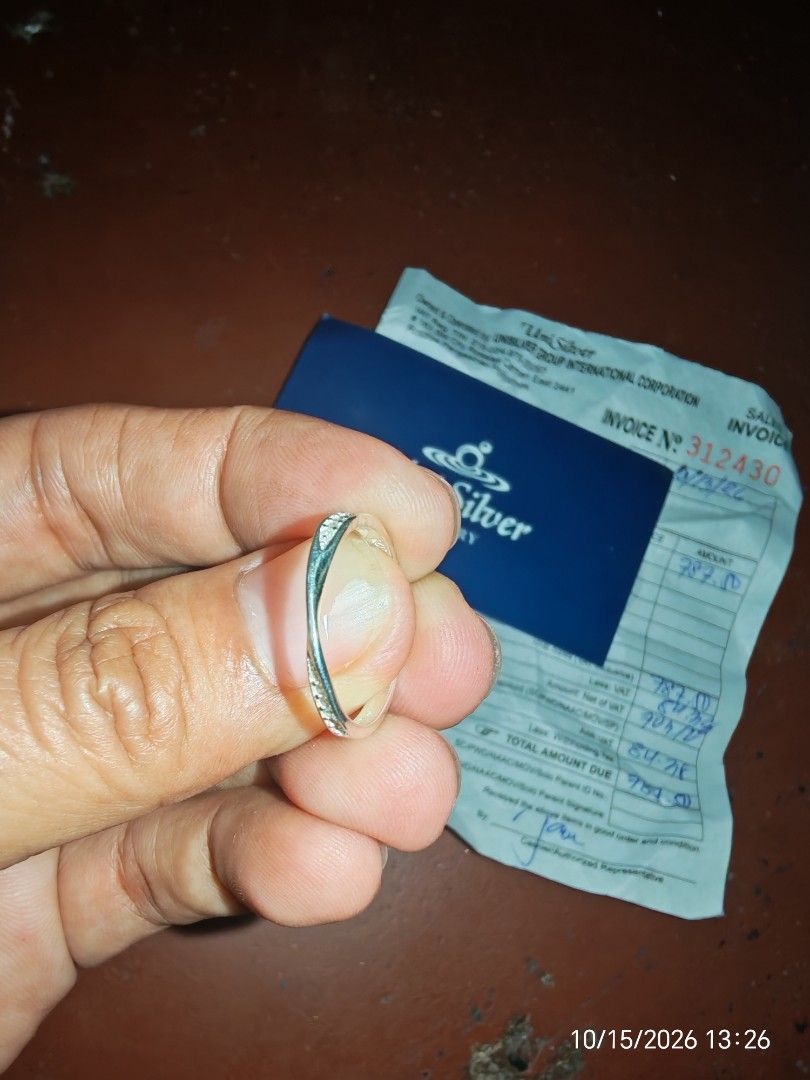 UNISILVER RING (Category: Rings) located in Rosales. Submitted by astrid3000 (Listing ID 1468100358, Image 1). Description: Unisilver ring bought blind buy size 6.