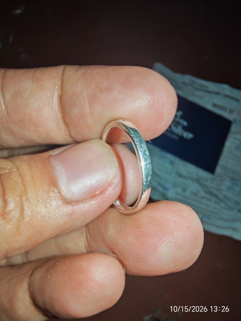 UNISILVER RING (Category: Rings) located in Rosales. Submitted by astrid3000 (Listing ID 1468100358, Image 2). Description: Unisilver ring bought blind buy size 6.