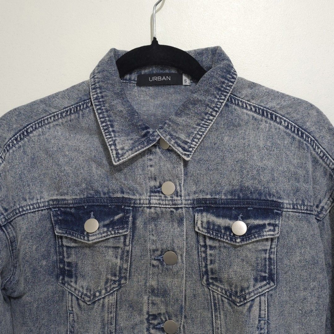 URBAN Denim Jacket Acid Wash Size Small (Category: Coats, Jackets and Outerwear) located in Las Pinas. Submitted by monmonish (Listing ID 1468112633, Image 3). Description: - Light-wash denim jacket - Cropped fit - Button-up front - Two chest pockets - Elastic cuffs and hem Size: Small Denim Fabric Measurements: Shoulder - 20" Chest - 17.5" Length - 19" Armhole - 7" Sleeve Length - 20" Used twice or thrice *Actual color may vary due to lighting *