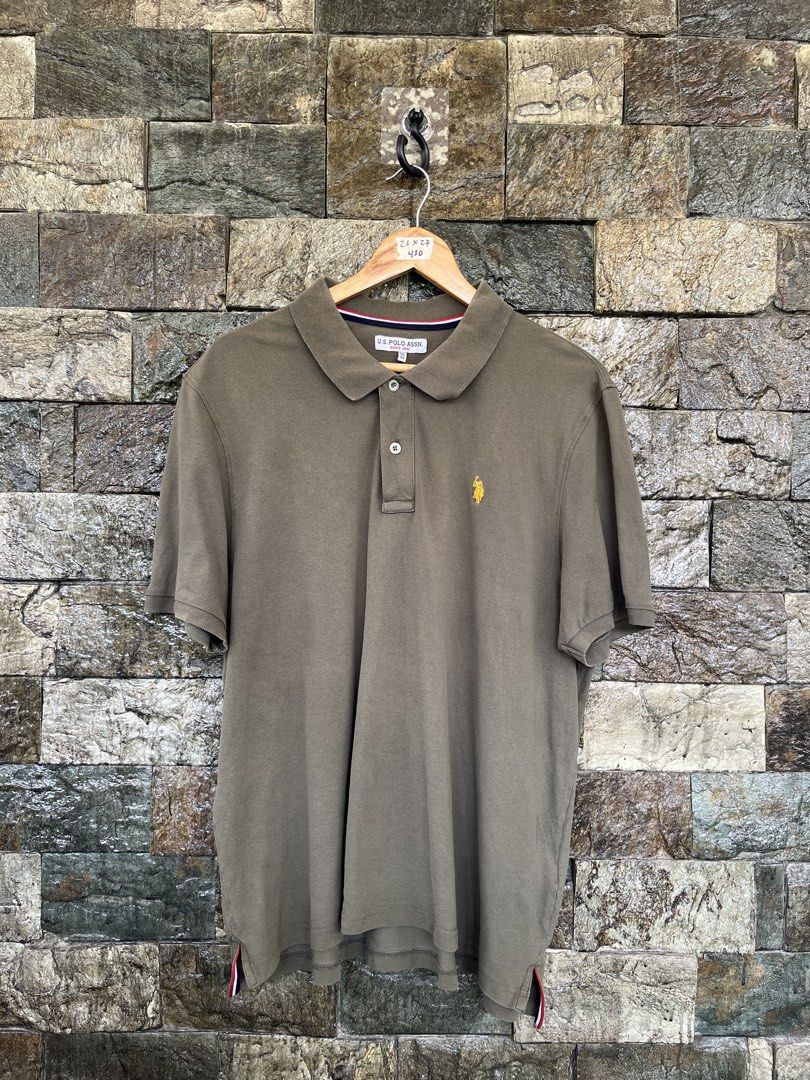 USPA Moss Green Poloshirt (Category: Tshirts & Polo Shirts ) located in Cagayan de Oro. Submitted by curatedheirloomph_ (Listing ID 1468103970, Image 1). Description: 𝘿𝙞𝙢𝙚𝙣𝙨𝙞𝙤𝙣𝙨: 23x27 𝘽𝙚𝙨𝙩 𝙁𝙞𝙩: Medium - Large 𝘾𝙤𝙣𝙙𝙞𝙩𝙞𝙤𝙣 & 𝘾𝙤𝙡𝙤𝙧 𝙍𝙖𝙩𝙚: Very Good (9/10) 𝙄𝙨𝙨𝙪𝙚: Minimal collar lining 𝘼𝙪𝙩𝙝𝙚𝙣𝙩𝙞𝙘𝙞𝙩𝙮 𝘿𝙚𝙘𝙡𝙖𝙧𝙖𝙩𝙞𝙤𝙣: Authentic.