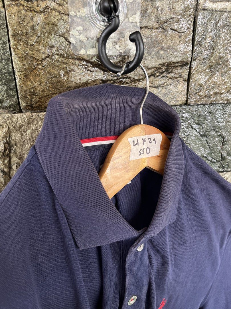 USPA Navy Blue Poloshirt (Category: Tshirts & Polo Shirts ) located in Cagayan de Oro. Submitted by curatedheirloomph_ (Listing ID 1468121932, Image 3). Description: 𝘿𝙞𝙢𝙚𝙣𝙨𝙞𝙤𝙣𝙨: 21x29 𝘽𝙚𝙨𝙩 𝙁𝙞𝙩: Large 𝘾𝙤𝙣𝙙𝙞𝙩𝙞𝙤𝙣 & 𝘾𝙤𝙡𝙤𝙧 𝙍𝙖𝙩𝙚: Excellent (9.5/10) 𝙄𝙨𝙨𝙪𝙚: Collar lining 𝘼𝙪𝙩𝙝𝙚𝙣𝙩𝙞𝙘𝙞𝙩𝙮 𝘿𝙚𝙘𝙡𝙖𝙧𝙖𝙩𝙞𝙤𝙣: Authentic.
