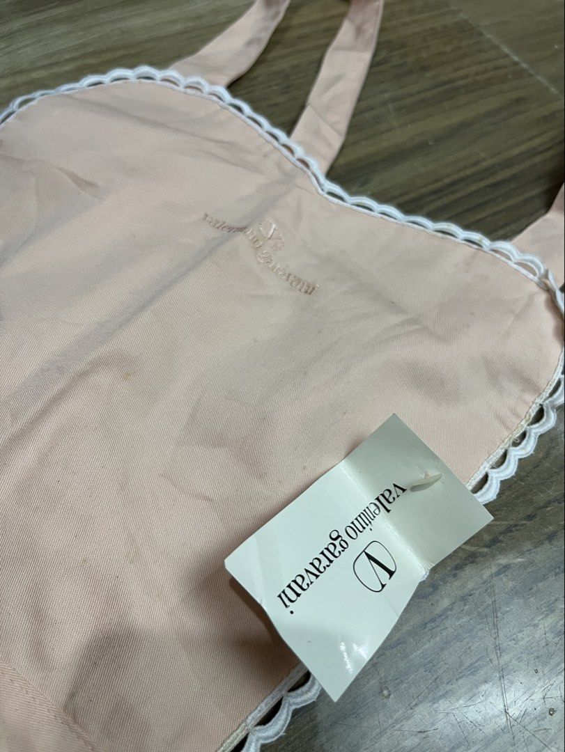 VALENTINO GARAVANI Apron (Category: Home Improvement Tools & Accessories) located in Bulacan. Submitted by letsfindukaywithme (Listing ID 1468280637, Image 3). Description: Valentino Garavani Apron Brandnew with tag +sf payment first Ship via J&T.