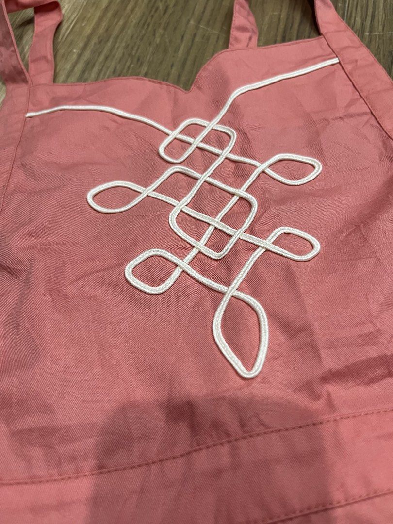 VALENTINO GARAVANI Apron (Category: Home Improvement Tools & Accessories) located in Bulacan. Submitted by letsfindukaywithme (Listing ID 1468280662, Image 3). Description: Vslentino Garavani Apron Cotton +sf payment first Ship via J&T.