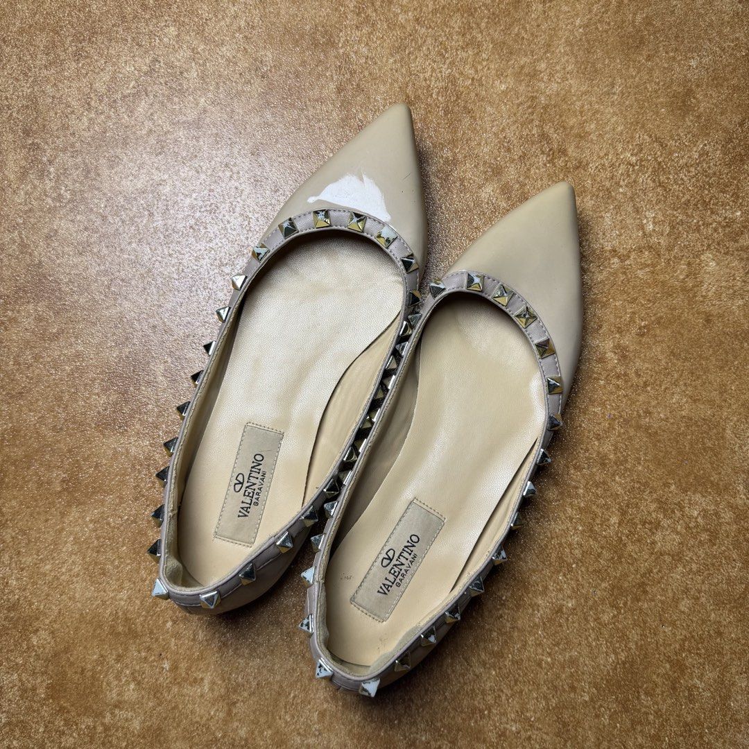 VALENTINO GRAVANI FLATS (Category: Flats & Sandals) located in Panabo. Submitted by shoerarefinds (Listing ID 1468279365, Image 1). Description: VÂĻÈÑȚÌÑO GŘÂVÂÑÌ “FLATS” SIZE: EU 37/ 23 CM Goood Condition, Minimal Sign of use LOCATION: PANABO CITY, DAVAO DEL NORTE, 8105 1700 FREESHIPPING.
