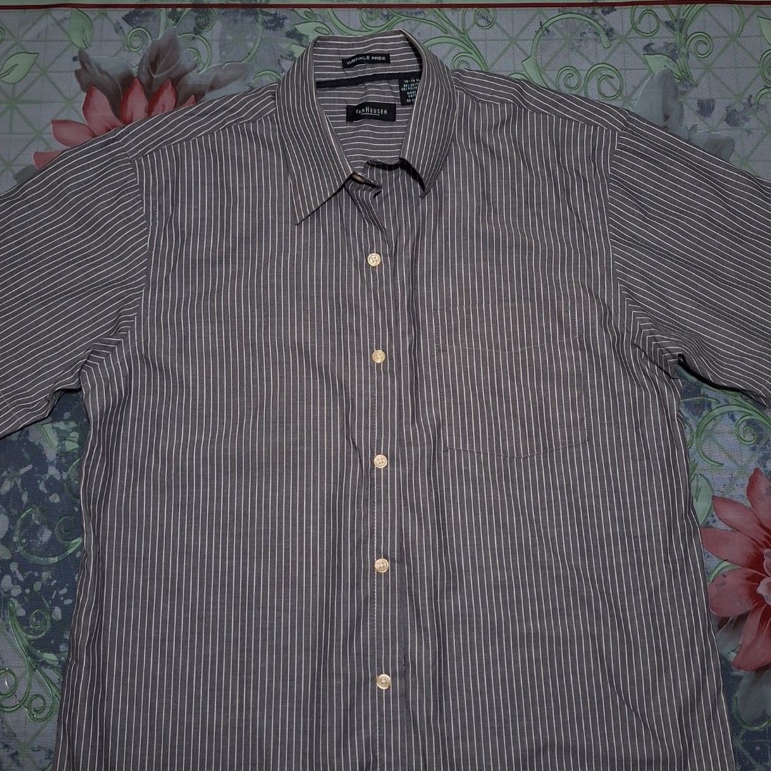 Van Heusen vertical gray and white stripes (Authentic) (Category: Tshirts & Polo Shirts ) located in Pasig City. Submitted by zelzelly (Listing ID 1468197335, Image 1). Description: RFS: Decluterring • Market value ranges at 1.5k • M - L sizing • More details of the cloth in every slide. • Good as new/condition 📍Can do meetups in any LRT2 stations Lalamove • Accepts cash on hand and Gcash as payment. • Buyer must shoulder the shipping!!.