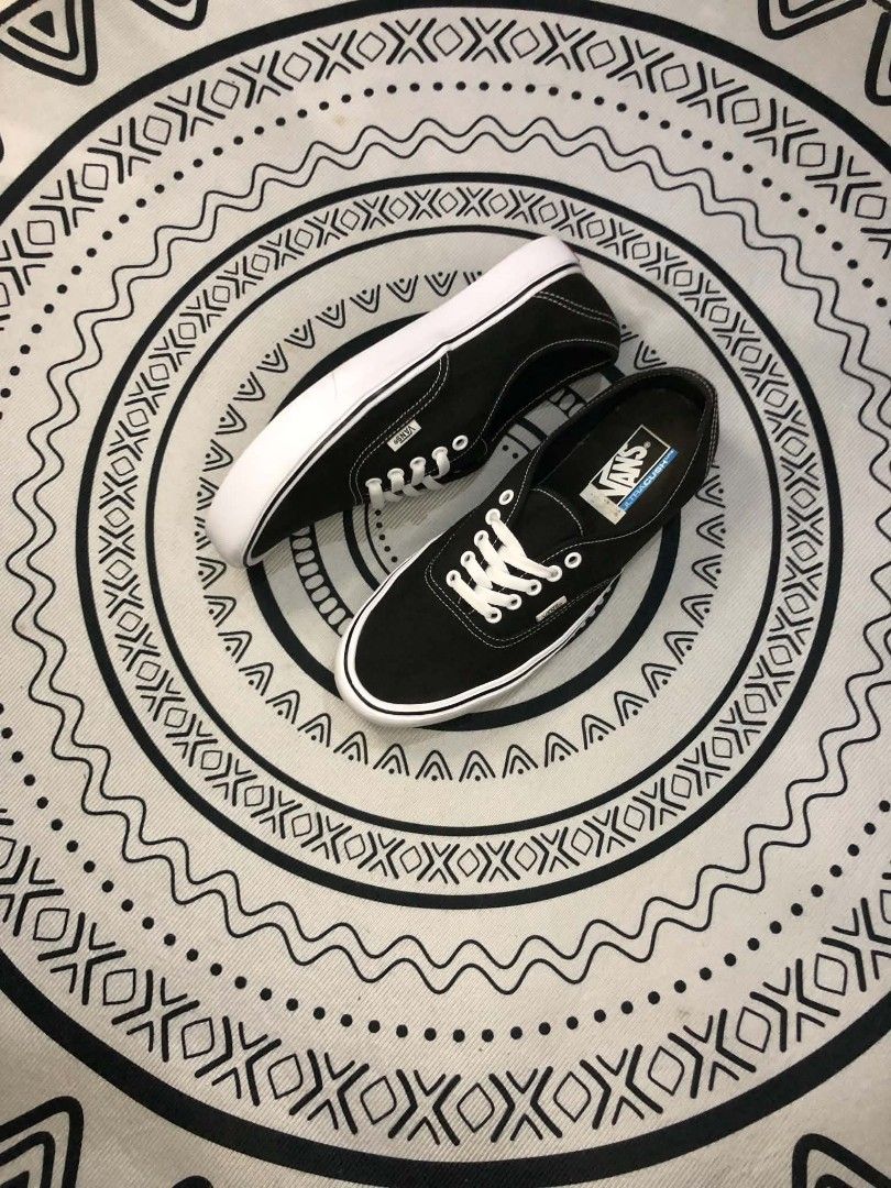 Vans Authentic Ultracush Black Canvas 🫶 (Category: Sneakers) located in Manila. Submitted by sonkicks (Listing ID 1468247690, Image 1). Description: - Brand: Vans Authentic - Color: Classic Black with White Laces - Size: US Men 10 / UK 9 / EUR 43 / CM 28 - Condition: Good, with slight dirt on waffle outsoles from casual wear - Style: Low-top, timeless design that pairs with everything - MOP/Shipping: Mode of payment and shipping details availabl