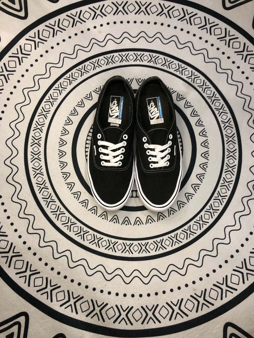 Vans Authentic Ultracush Black Canvas 🫶 (Category: Sneakers) located in Manila. Submitted by sonkicks (Listing ID 1468247690, Image 2). Description: - Brand: Vans Authentic - Color: Classic Black with White Laces - Size: US Men 10 / UK 9 / EUR 43 / CM 28 - Condition: Good, with slight dirt on waffle outsoles from casual wear - Style: Low-top, timeless design that pairs with everything - MOP/Shipping: Mode of payment and shipping details availabl