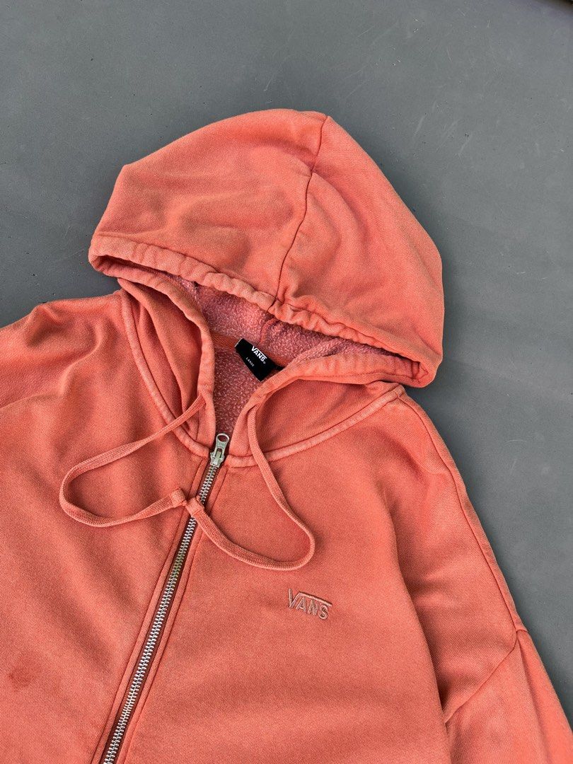 VANS FULL ZIP HOODIE (Category: Hoodies) located in Quezon City. Submitted by kentstuff (Listing ID 1468088423, Image 2). Description: VANS FULL ZIP HOODIE Size Large On Tag Shoulder-Hem : 28.5” Pit-Pit : 27.5” Condition: Excellent CR: 9/10 Flaws: nasa pic Needwash DISCLAIMER: This is a thrifted item. All brands, logos, and trademarks belong to their rightful owners. We’re here to rehome great pieces — no brand affiliation intended..