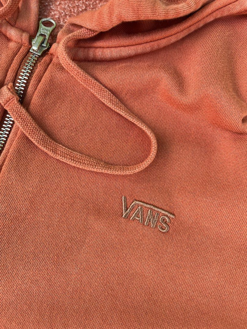VANS FULL ZIP HOODIE (Category: Hoodies) located in Quezon City. Submitted by kentstuff (Listing ID 1468088423, Image 3). Description: VANS FULL ZIP HOODIE Size Large On Tag Shoulder-Hem : 28.5” Pit-Pit : 27.5” Condition: Excellent CR: 9/10 Flaws: nasa pic Needwash DISCLAIMER: This is a thrifted item. All brands, logos, and trademarks belong to their rightful owners. We’re here to rehome great pieces — no brand affiliation intended..
