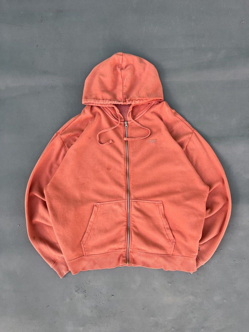 VANS FULL ZIP HOODIE (Category: Hoodies) located in Quezon City. Submitted by kentstuff (Listing ID 1468088423, Image 1). Description: VANS FULL ZIP HOODIE Size Large On Tag Shoulder-Hem : 28.5” Pit-Pit : 27.5” Condition: Excellent CR: 9/10 Flaws: nasa pic Needwash DISCLAIMER: This is a thrifted item. All brands, logos, and trademarks belong to their rightful owners. We’re here to rehome great pieces — no brand affiliation intended..