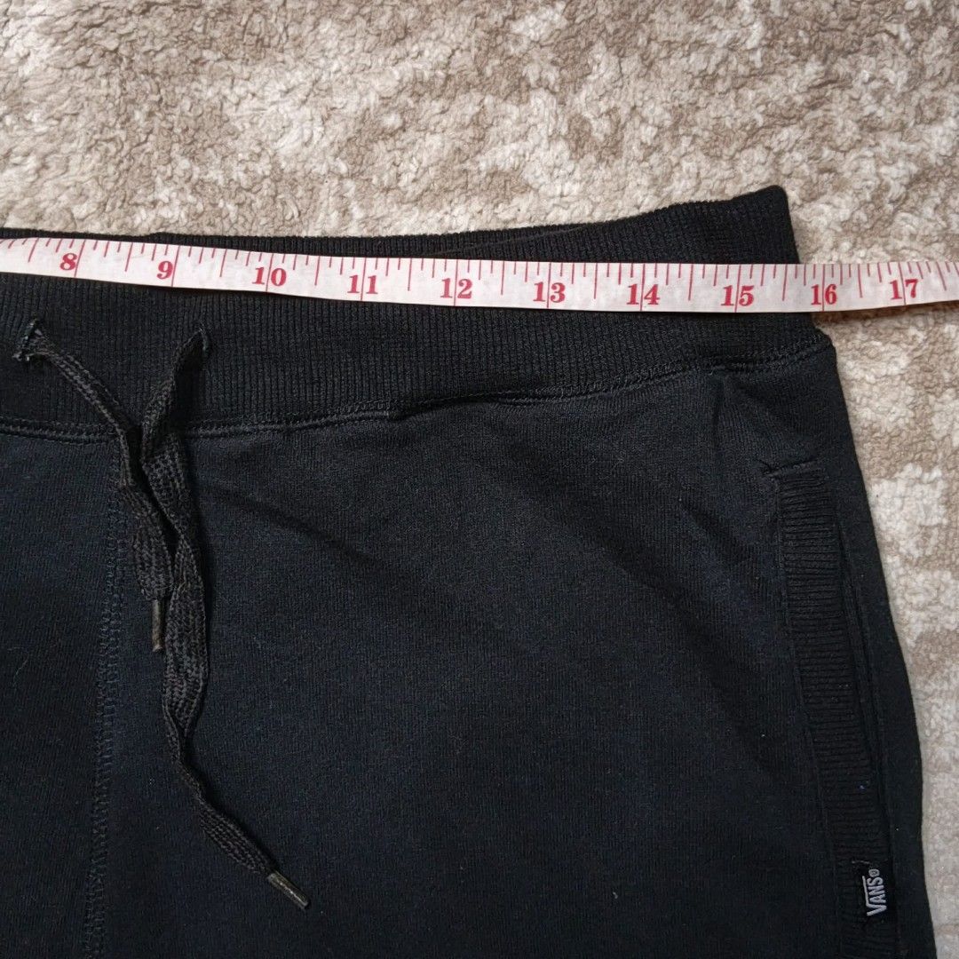 Vans "Off The Wall" sweat shorts Black (L) (Category: Shorts) located in Llanera. Submitted by baka_thriftmo (Listing ID 1468199689, Image 3). Description: Vans Good Condition Color Rate 9 Details is in the picture Mode of payment Gcash Courier J&T +Shipping fee 📌 **PLEASE READ BEFORE BUYING!** 🛍️ ✨ **MANAGE YOUR EXPECTATIONS** ✨ • Please remember that the items we sell are **THRIFTED / PRELOVED**. • Items may have minor flaws, signs of use, or