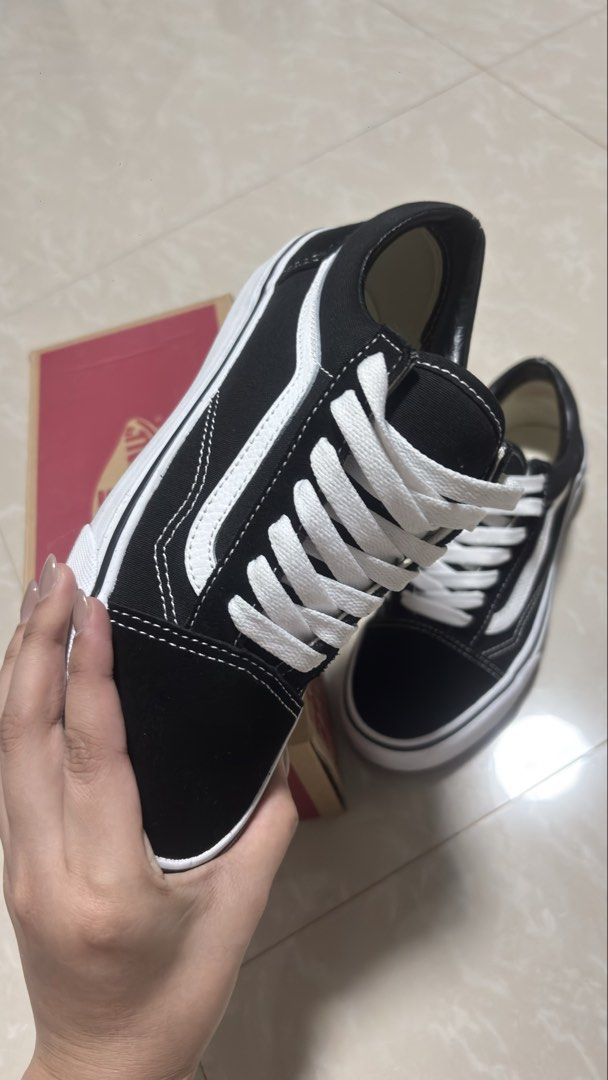Vans Old Skool Black Size 7.5W (Category: Sneakers) located in Manila. Submitted by ziesvt (Listing ID 1468190913, Image 3). Description: Vans Old Skool Black/White Size 7.5W / 6M Used once Bought Sept 2026 RFS: Not my size kaya pls bilhin niyo na .